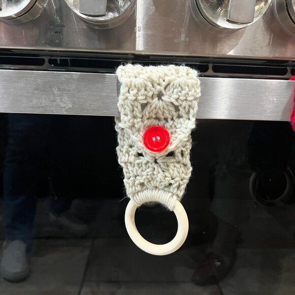 🐻New Single Ring w/Button Christmas Kitchen Towel Holder - Handmade - Picture 2 of 3